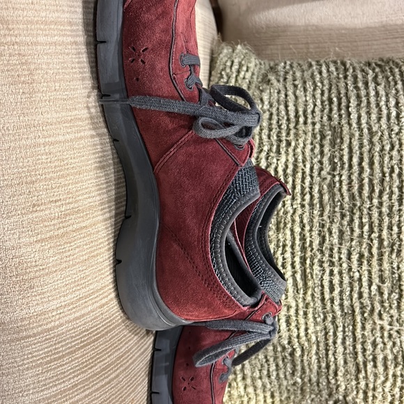 Dansko ELISE Wine, Comfort Suede Leather Slip-Ons Sole Slip Resistant Sneaker. - Picture 9 of 9